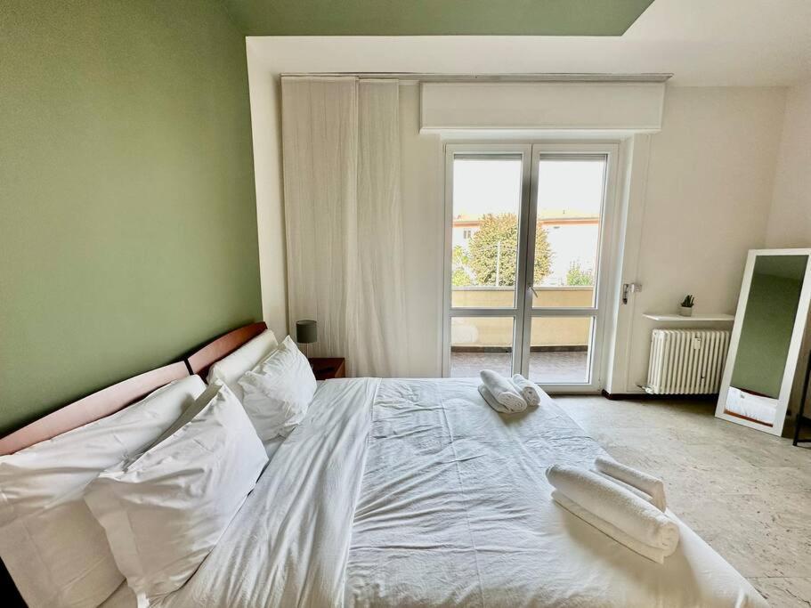 Low Cost Holiday An Business House And Free Park By Revenue House Como Buitenkant foto