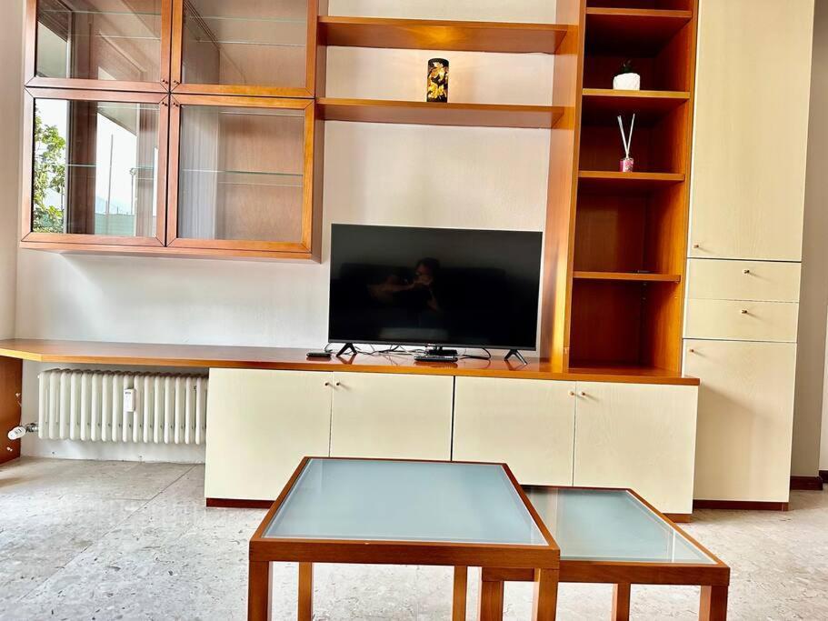 Low Cost Holiday An Business House And Free Park By Revenue House Como Buitenkant foto