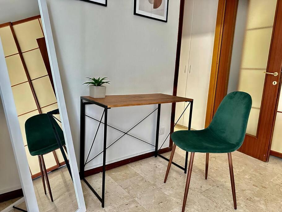 Low Cost Holiday An Business House And Free Park By Revenue House Como Buitenkant foto