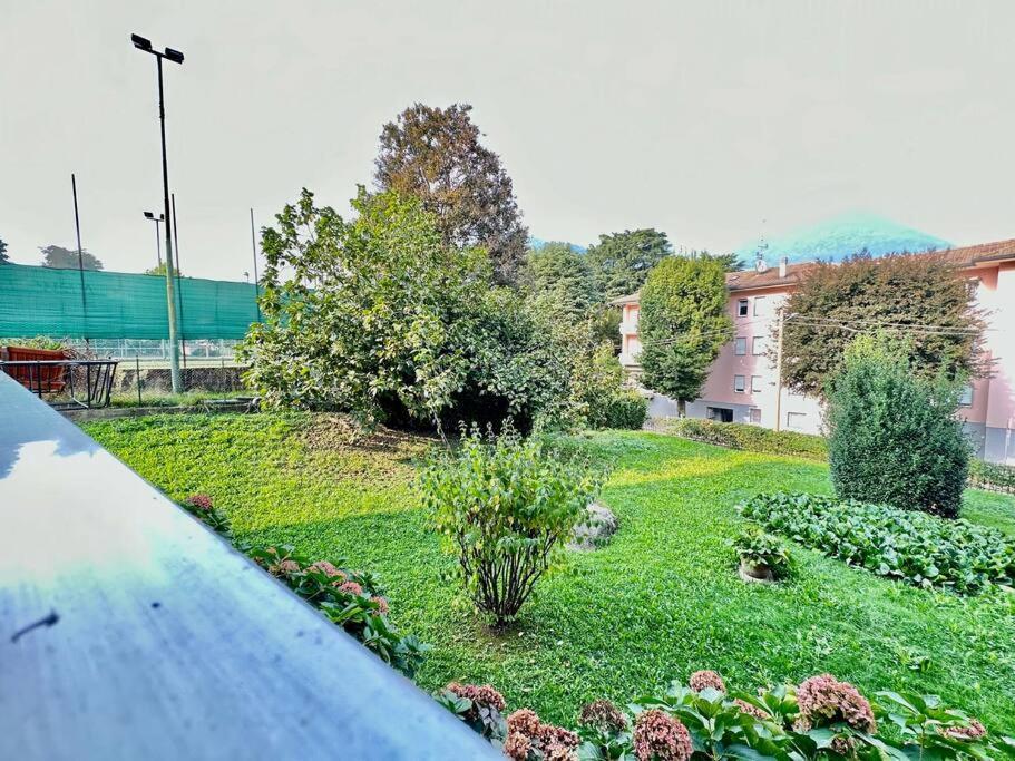 Low Cost Holiday An Business House And Free Park By Revenue House Como Buitenkant foto