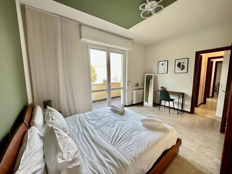 Low Cost Holiday An Business House And Free Park By Revenue House Como Buitenkant foto