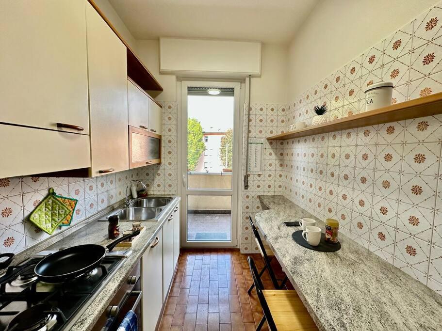 Low Cost Holiday An Business House And Free Park By Revenue House Como Buitenkant foto
