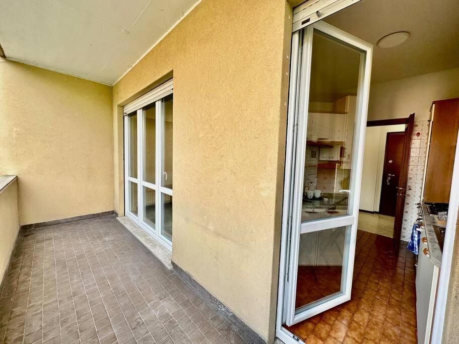 Low Cost Holiday An Business House And Free Park By Revenue House Como Buitenkant foto